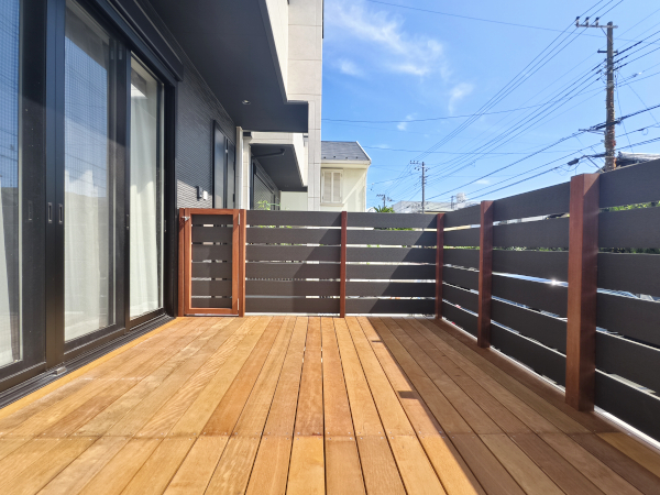 【藤沢市 一戸建て庭 ウッドデッキ】