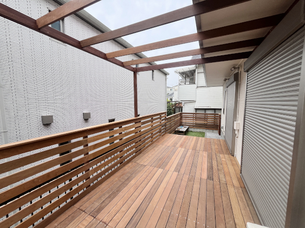【横浜市金沢区 一戸建て庭 ウッドデッキ】B1