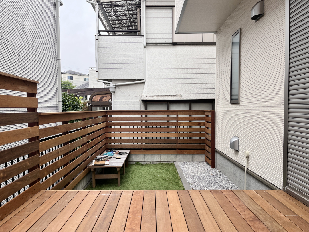 【横浜市金沢区 一戸建て庭 ウッドデッキ】B2