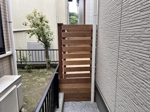 【横浜市金沢区 一戸建て庭 ウッドデッキ】C1