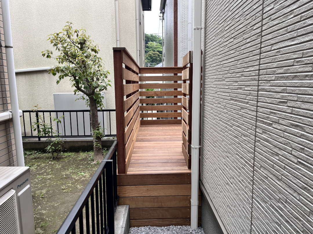 【横浜市金沢区 一戸建て庭 ウッドデッキ】C2