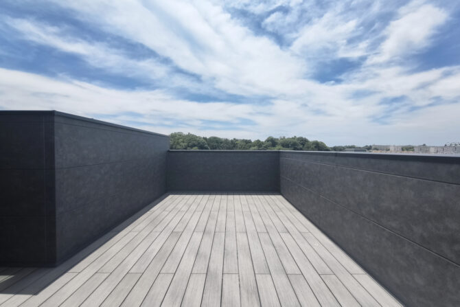 【横浜市栄区 一戸建て屋上 樹脂木デッキ】after_top