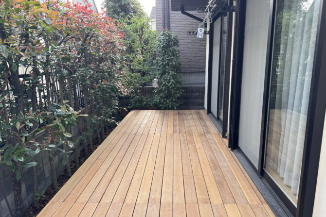 【世田谷区 一戸建て庭 ウッドデッキ】after_top