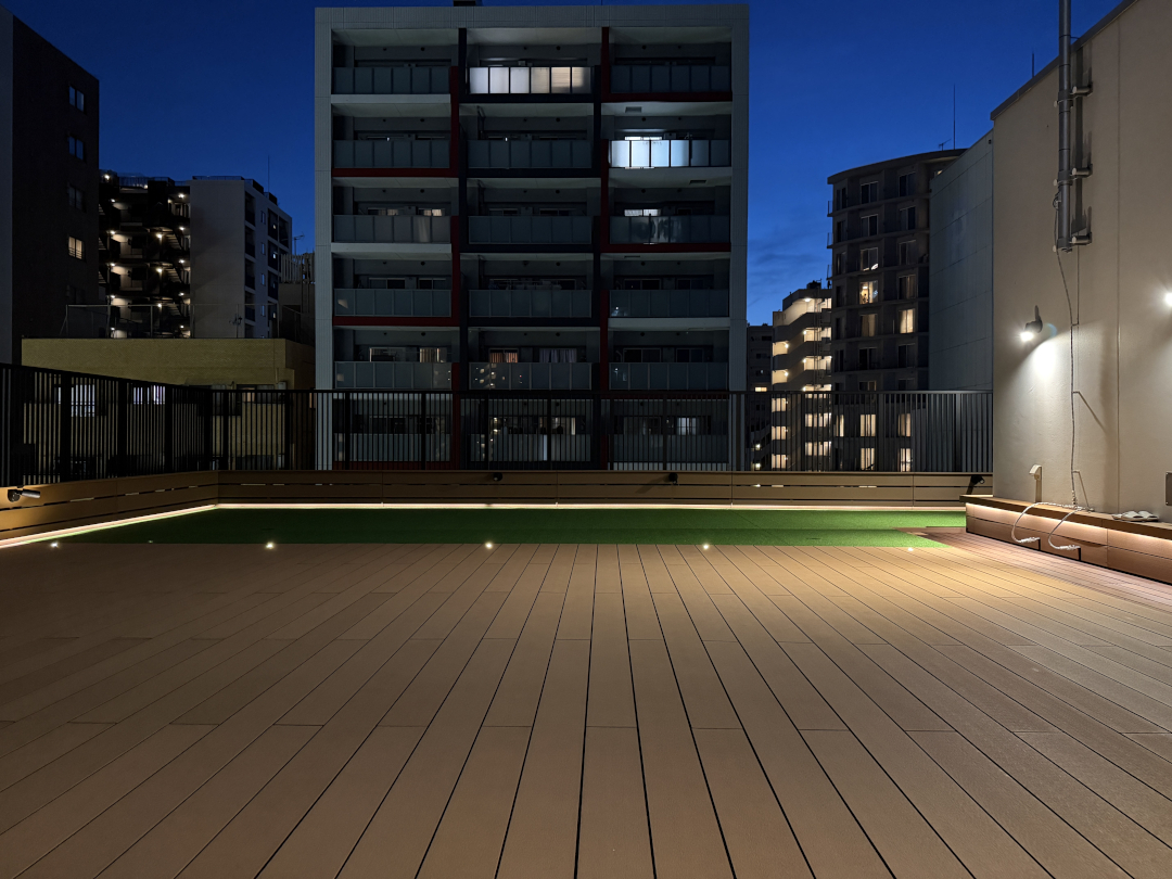 【台東区 マンションルーフバルコニー 樹脂木デッキ 】after_09