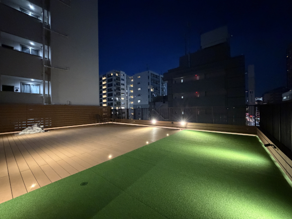 【台東区 マンションルーフバルコニー 樹脂木デッキ 】after_10
