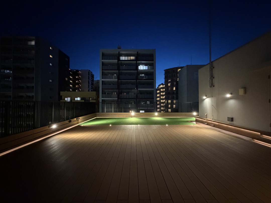 【台東区 マンションルーフバルコニー 樹脂木デッキ 】after_12