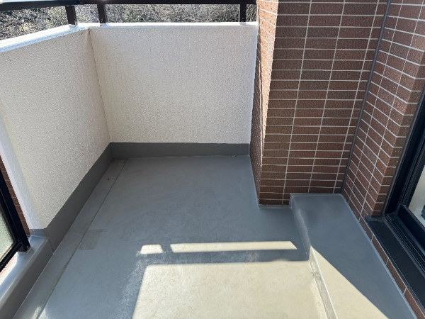 【横浜市西区 マンションベランダ ウッドデッキ】before_02