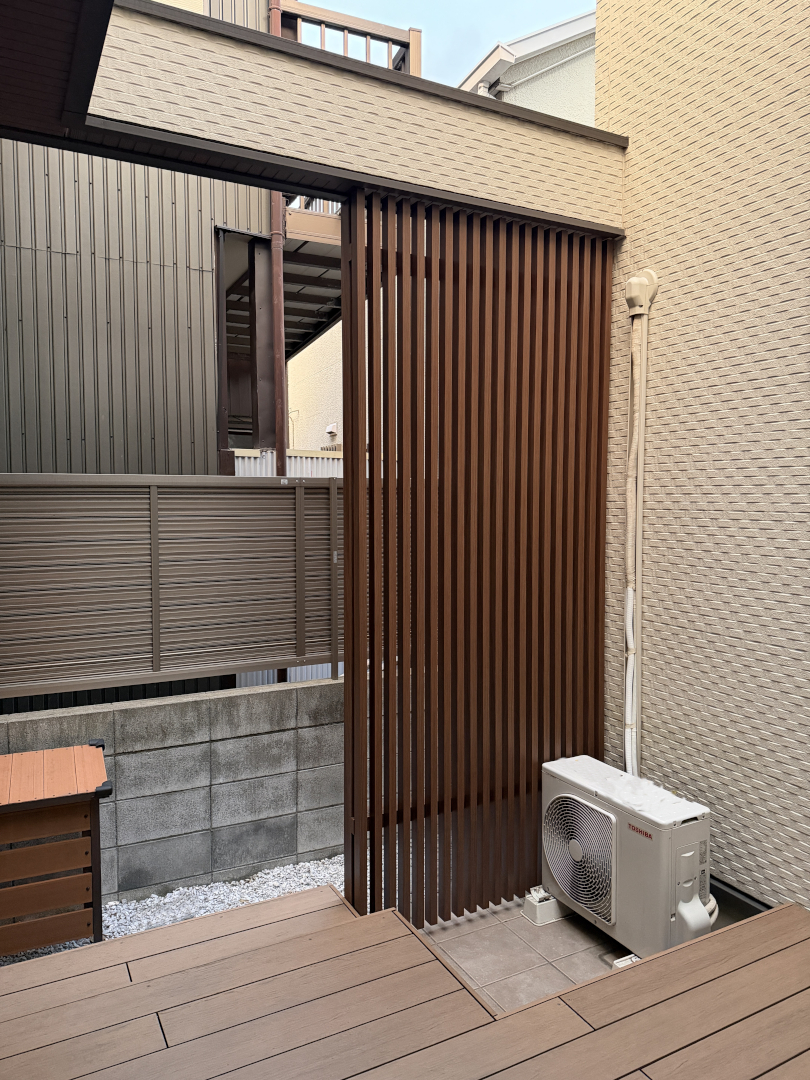 【大田区 一戸建て庭 樹脂木デッキ】after_03