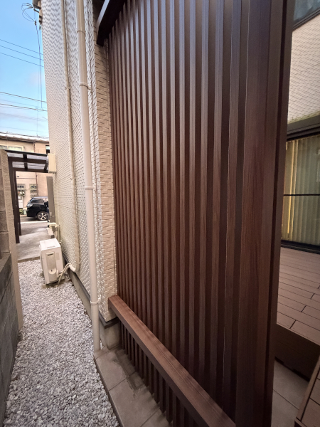 【大田区 一戸建て庭 樹脂木デッキ】after_05