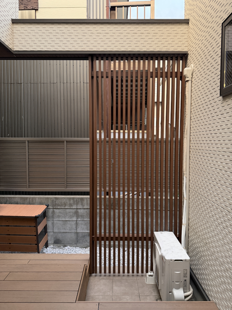 【大田区 一戸建て庭 樹脂木デッキ】after_06