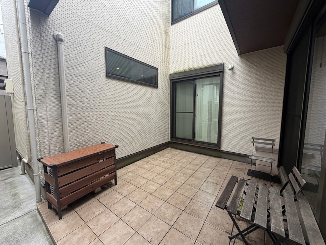 【大田区 一戸建て庭 樹脂木デッキ】before_01