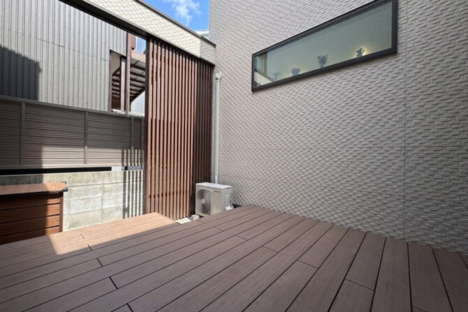【大田区 一戸建て庭 樹脂木デッキ】top