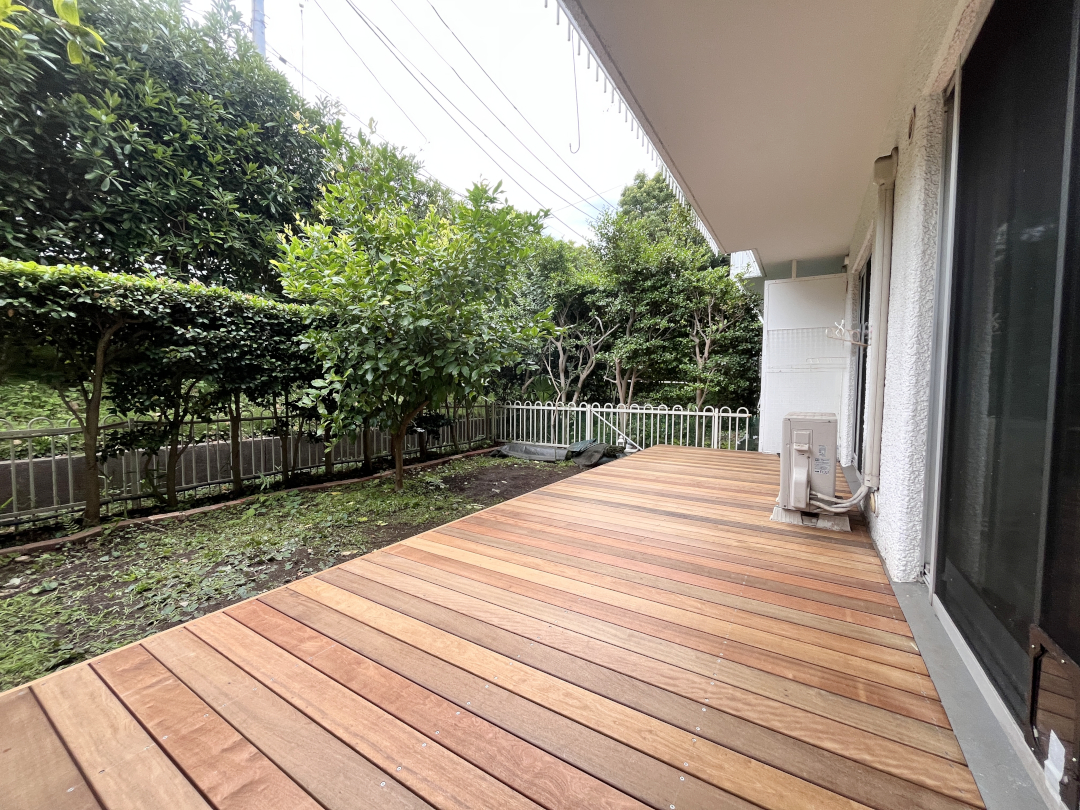 【横浜市中区 マンション専用庭 ウッドデッキ】B2