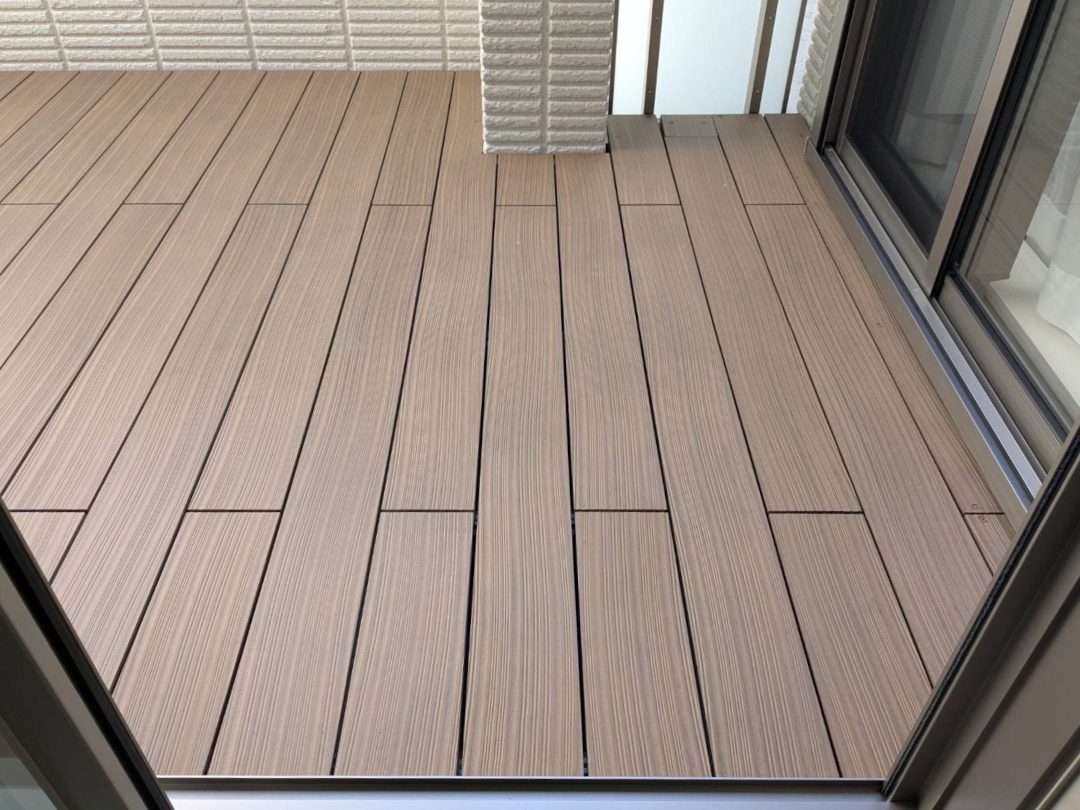 【一戸建てバルコニーウッドデッキ 施工２例】A2