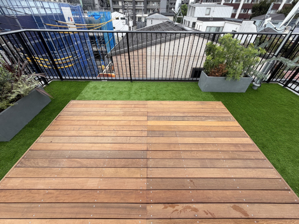 【渋谷区 一戸建てルーフバルコニー ウッドデッキ】after03